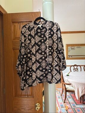 Anthropologie Black and Cream Patterned Kimono Top